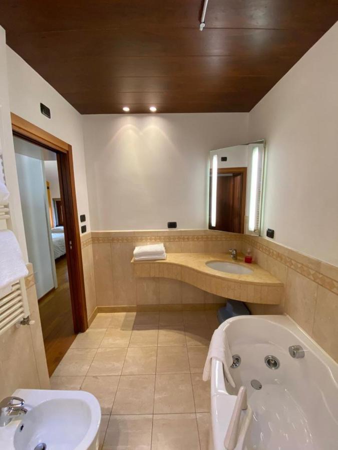 Suite Mavino Appartamenti Сирмионе Экстерьер фото